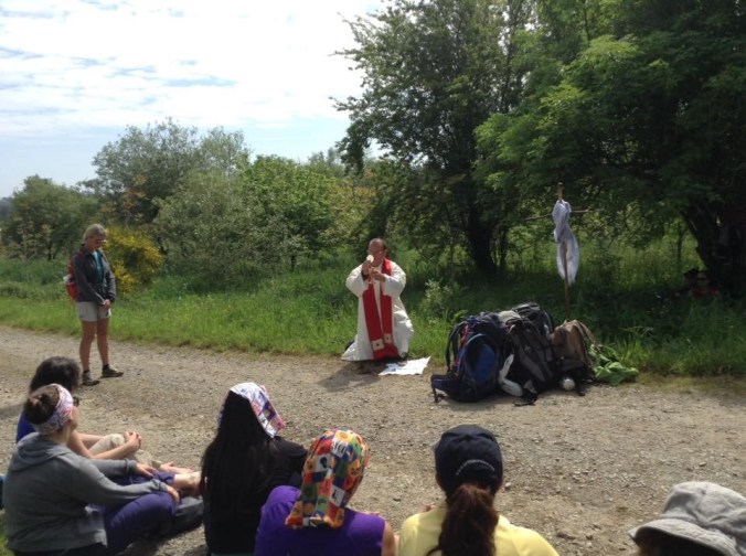 Mass in open countryside before Maronas