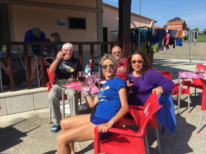 Tinto time at Albergue Casa Loncho