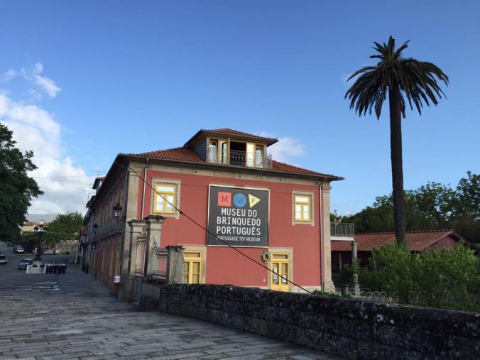 Municipal Alberge is conveniently located in a toy museum. 