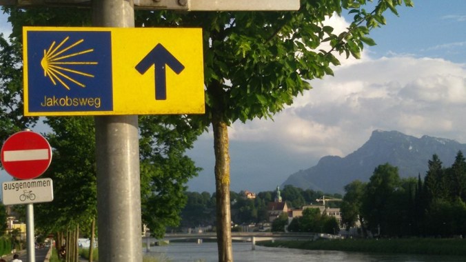 Jakobsweg waymarks along the river, Salzburg