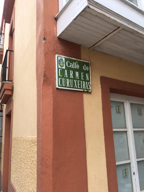 Pilgrims walk from the port, through the arch onto Calle de Carmen Curuxeiras