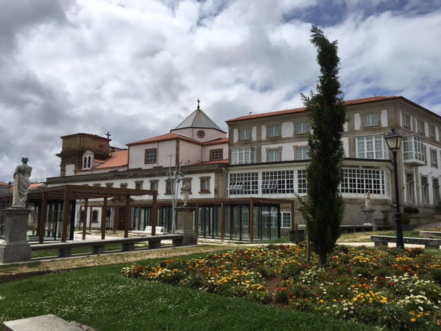 The Parador is on the right and the church of San Francisco is on the left. The appear to be connected.