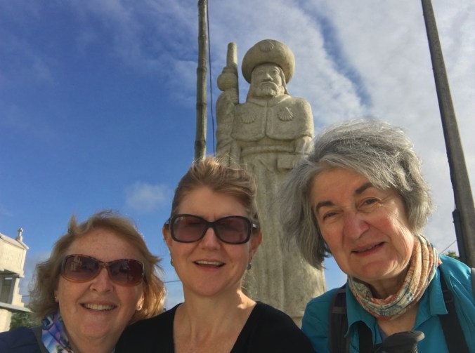 I saw Lynn and Annie there so we took a selfie with the giant pilgrim statue behind us.